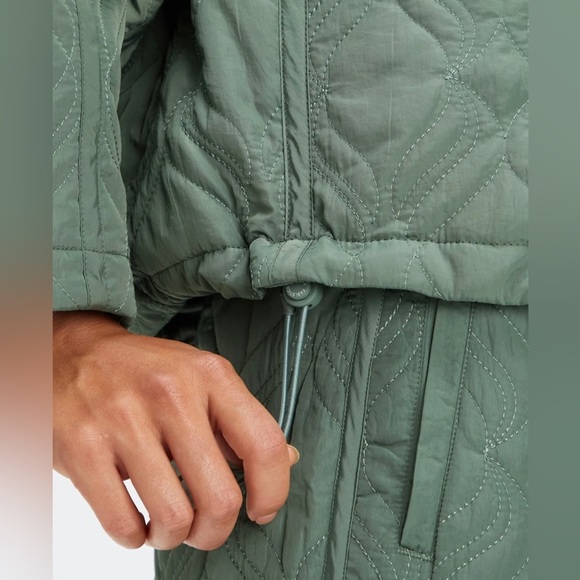 NEW Fabletics Quilted Loft Jacket Smoke Green Womens Sz S - Picture 3 of 4